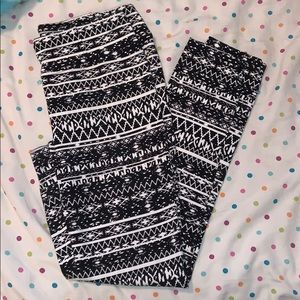 Black and White Patterned Express Leggings